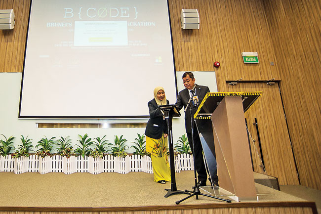 Pehin Datu Singamanteri Colonel (Rtd) Dato Seri Setia (Dr) Awang Haji Mohammad Yasmin bin Haji Umar, the Minister of Energy and Industry at the Prime Minister’s Office, launching the 1st National ICT Hackathon. - AZROL AZMI