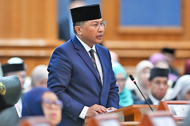 Minister of Transport and Infocommunications Yang Berhormat Pengiran Dato Seri Setia Shamhary bin Pengiran Dato Paduka Haji Mustapha delivers an address. PHOTO: INFOFOTO
