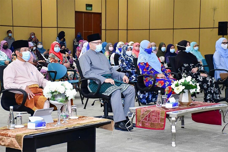 YANG Berhormat Menteri Pengangkutan dan Infokomunikasi semasa hadir pada Majlis Sambutan Maulud Nabi Muhammad Sallallahu Alaihi Wasallam bagi Tahun 1442 Hijrah / 2020 Masihi tersebut.